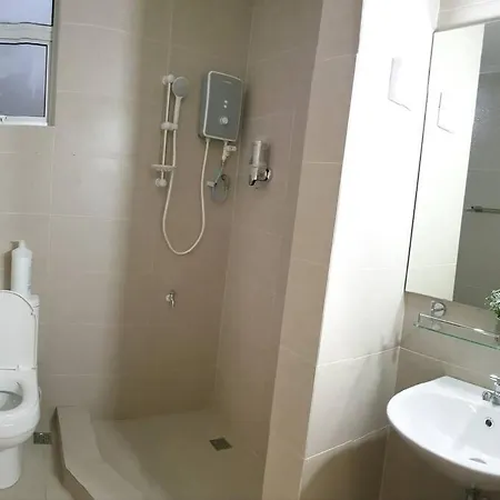 1. Luxury Kristal Condo 1 丹绒亚路市中心高級住宅 Kota Kinabalu Exterior photo