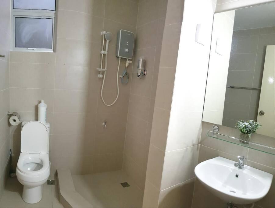 Apartment 1. Luxury Kristal 1 丹绒亚路市中心高級住宅 *
